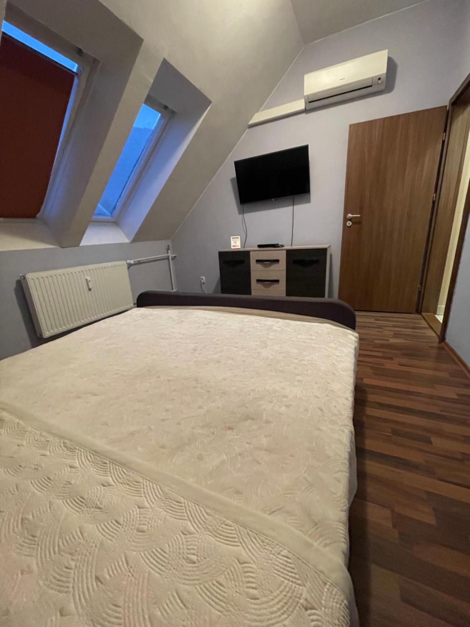Palank Apartman Mosonmagyaróvár Esterno foto